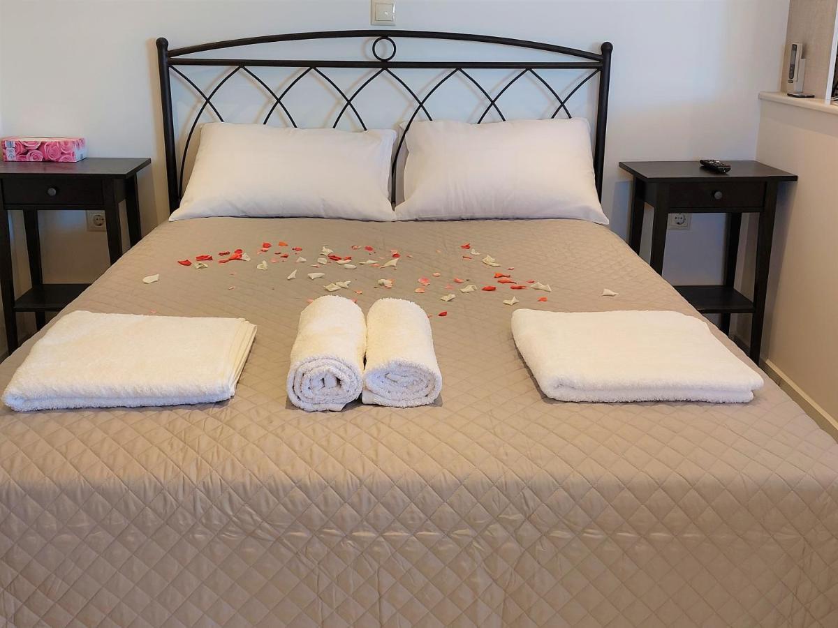 Guest House Tsanes Pinakokhorion Bagian luar foto