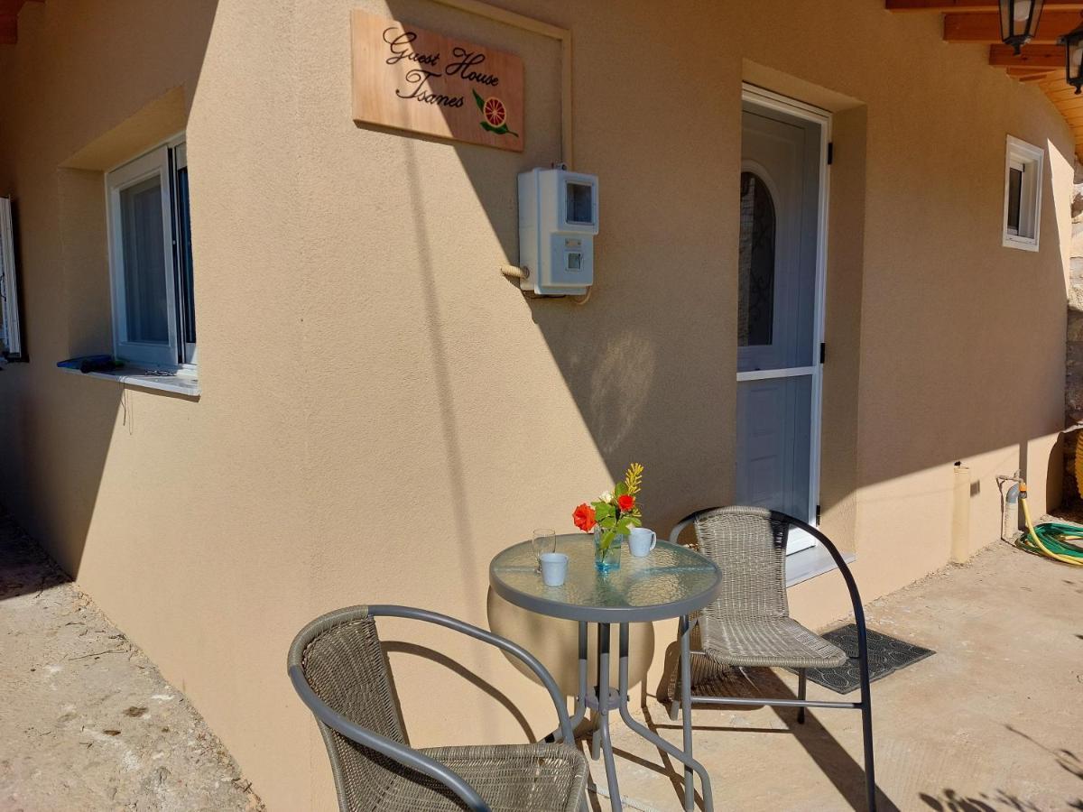 Guest House Tsanes Pinakokhorion Bagian luar foto