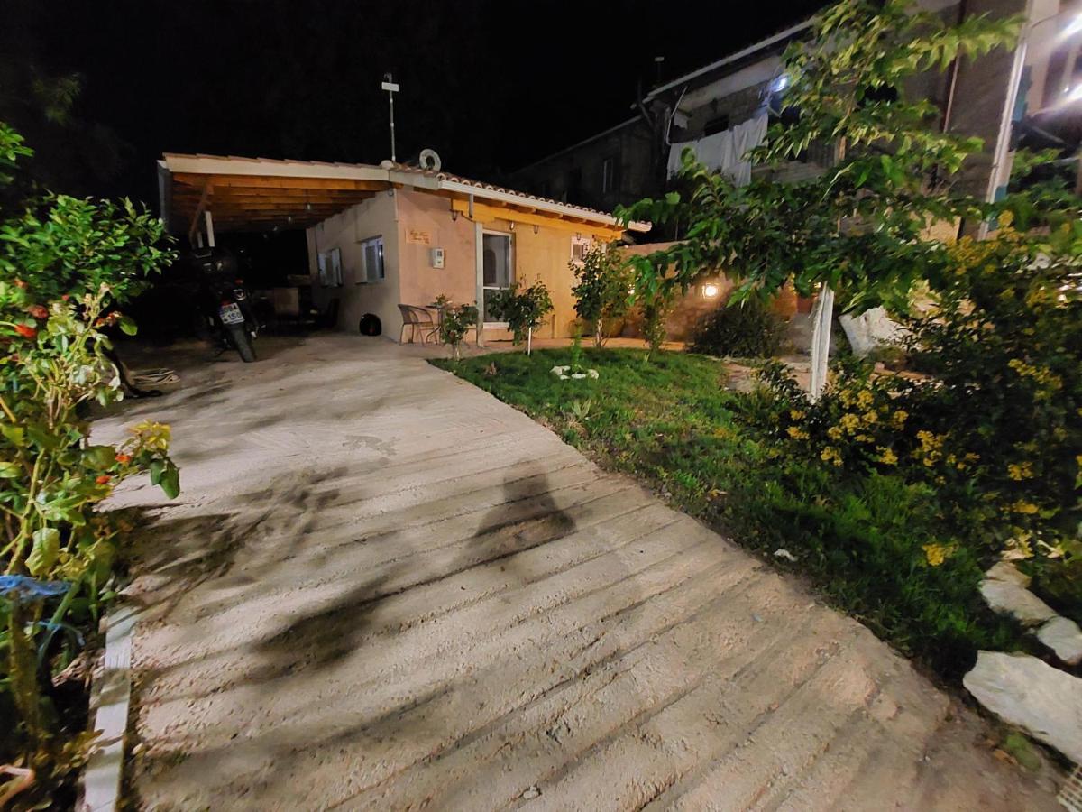 Guest House Tsanes Pinakokhorion Bagian luar foto