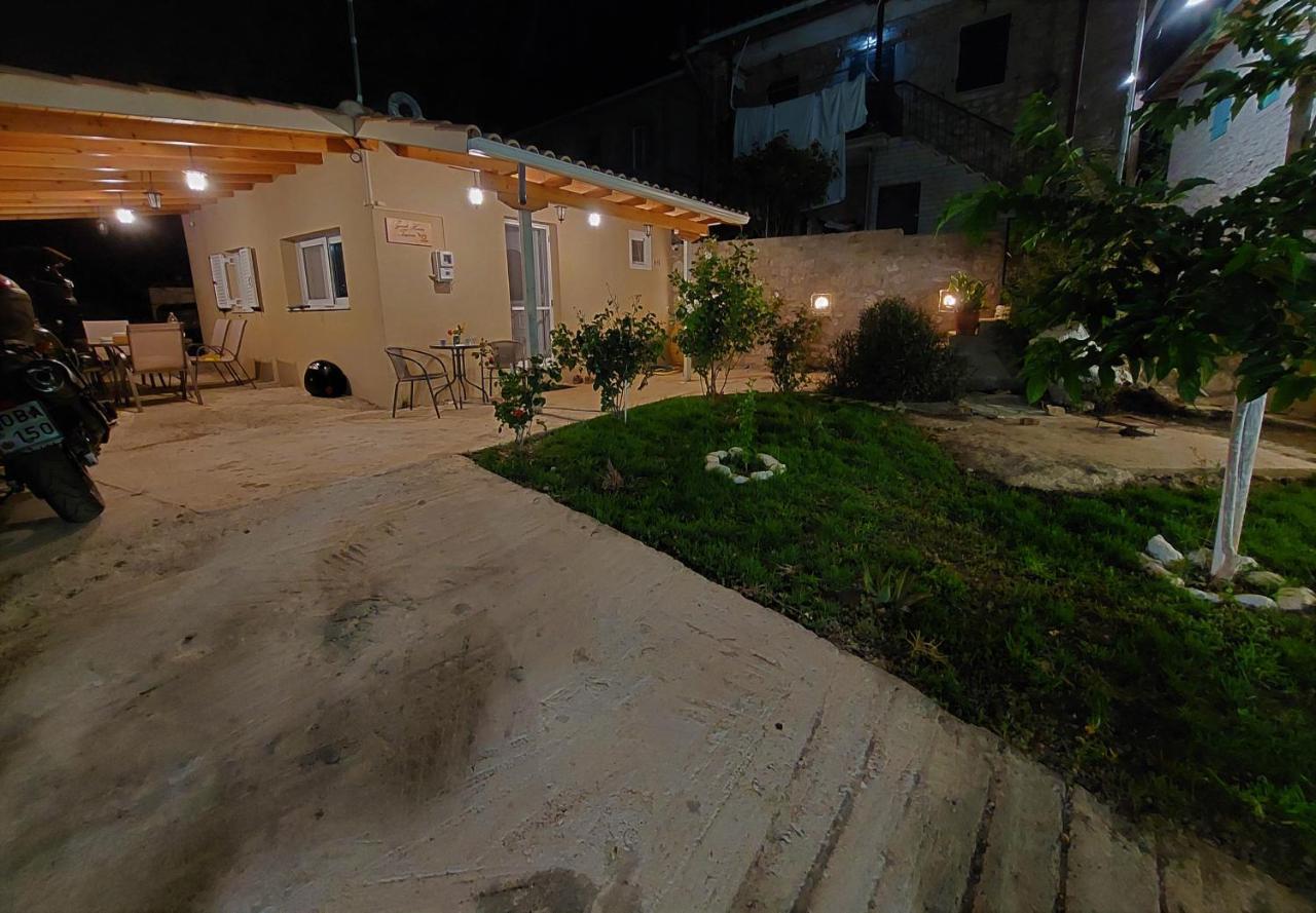 Guest House Tsanes Pinakokhorion Bagian luar foto