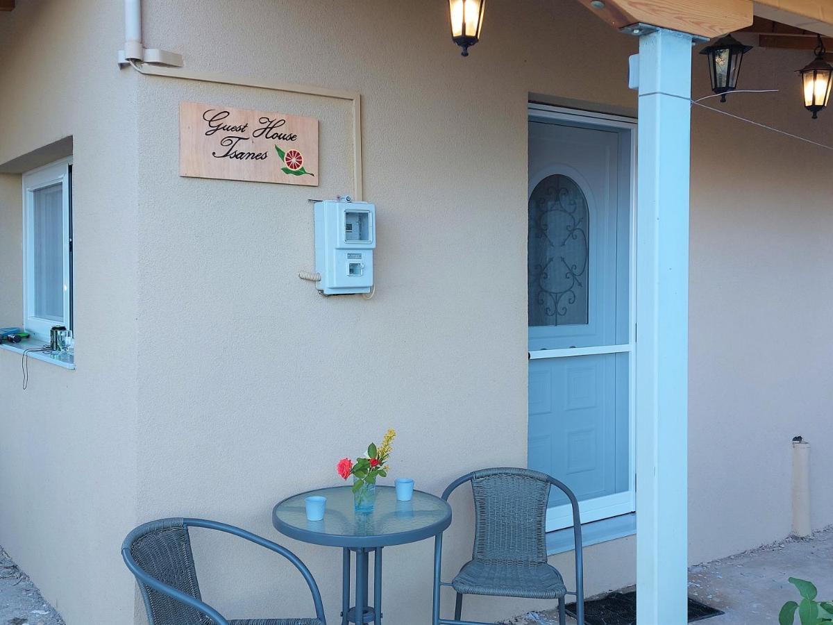 Guest House Tsanes Pinakokhorion Bagian luar foto