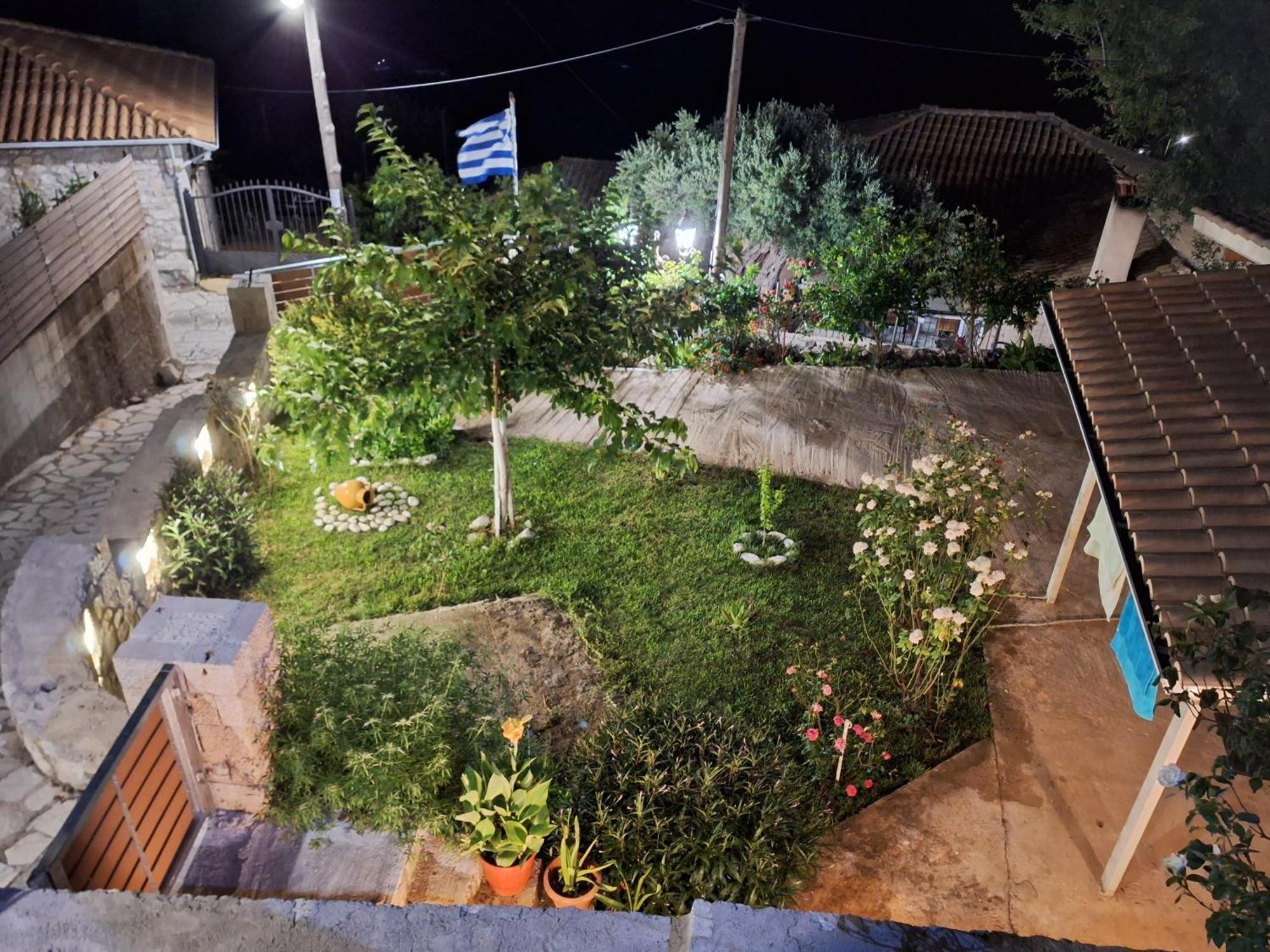 Guest House Tsanes Pinakokhorion Bagian luar foto