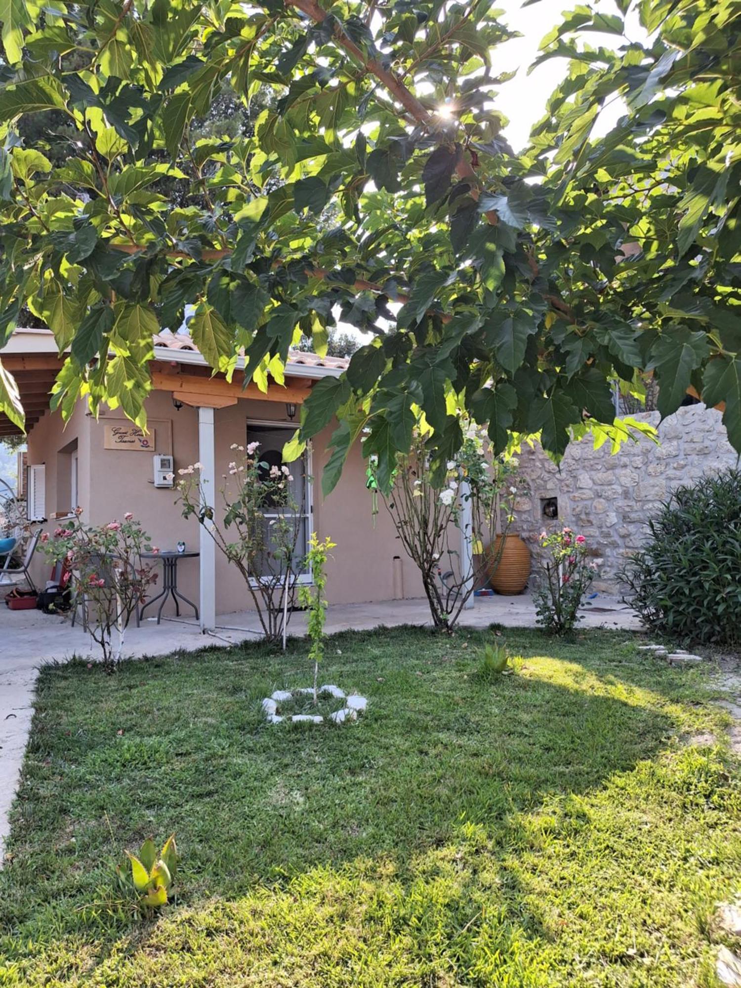 Guest House Tsanes Pinakokhorion Bagian luar foto